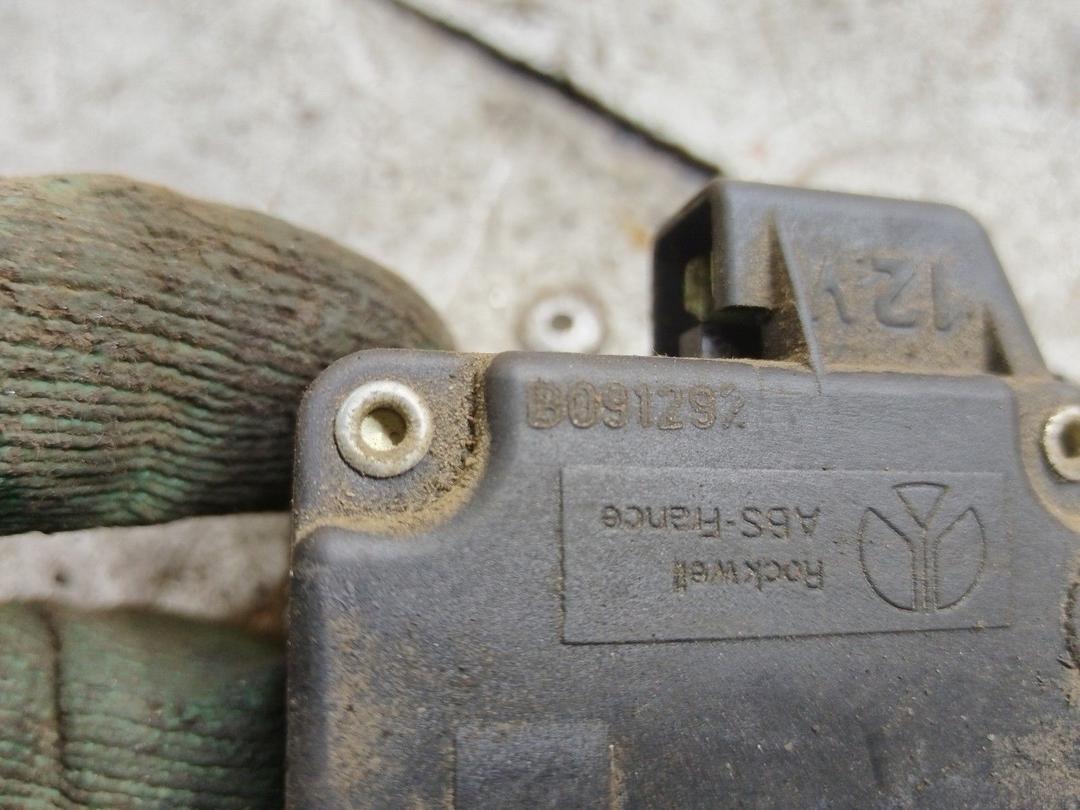 Активатор замка крышки топливного бака T8FX18 Peugeot 405 купить в магазине запчастей бу