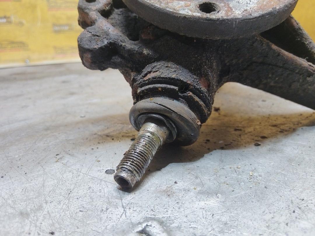 Кулак поворотный левый 7HMK7I Peugeot 406 купить с доставкой