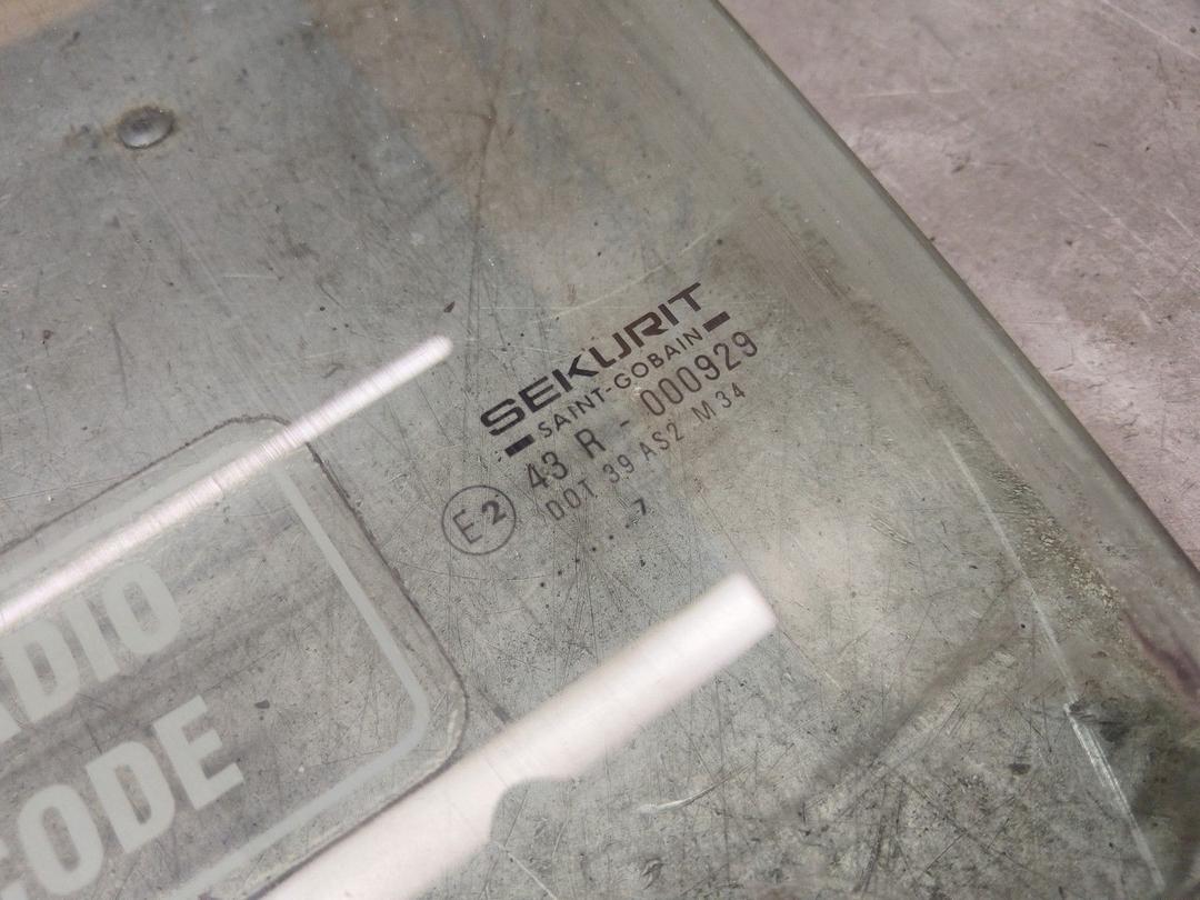 Стекло двери передней левой 7X4UCX Peugeot 806 купить