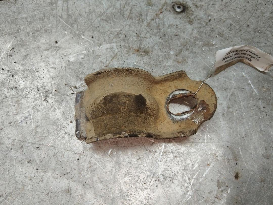 Крепление втулки стабилизатора 0YXRG5 Peugeot 406 - Фото 1