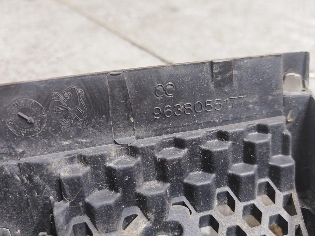 Эмблема FN28XA Peugeot 607 купить на авторазборке