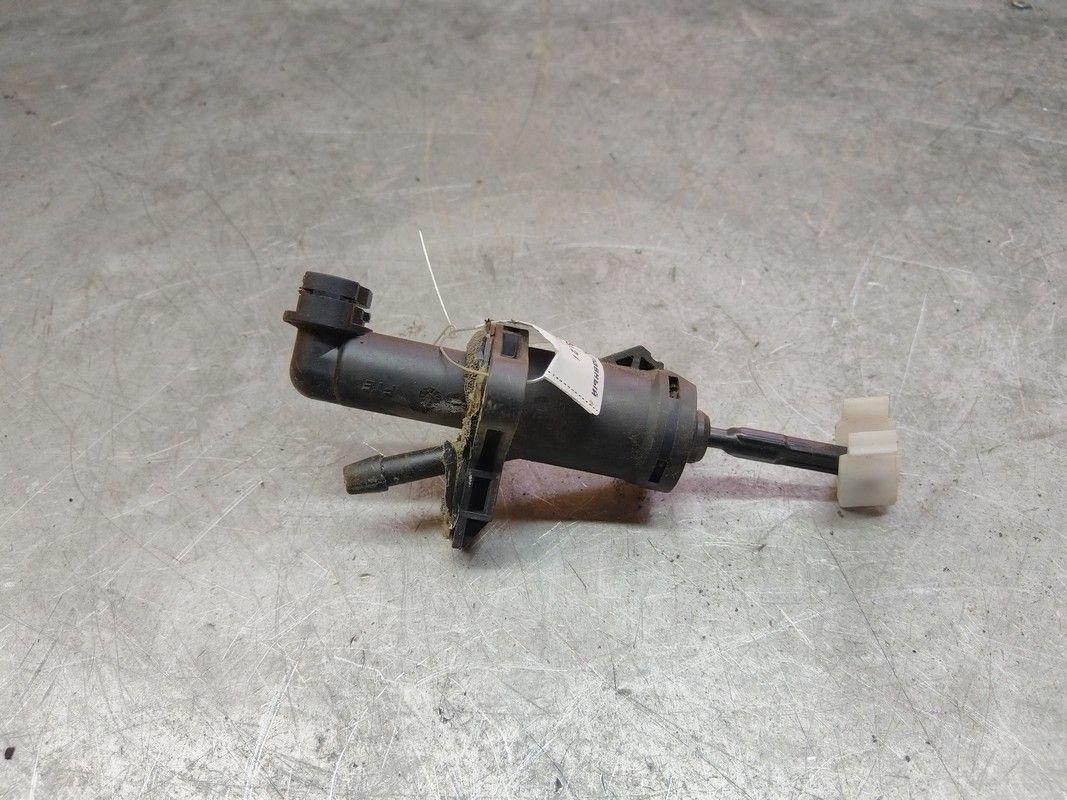 Цилиндр сцепления главный 9212N8 Skoda Fabia - Фото 1