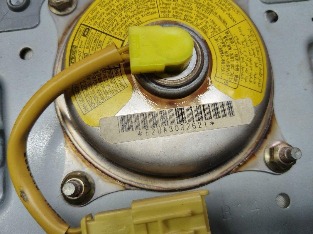 Подушка безопасности водителя 9E2T8E Toyota Avensis Verso купить в магазине запчастей бу