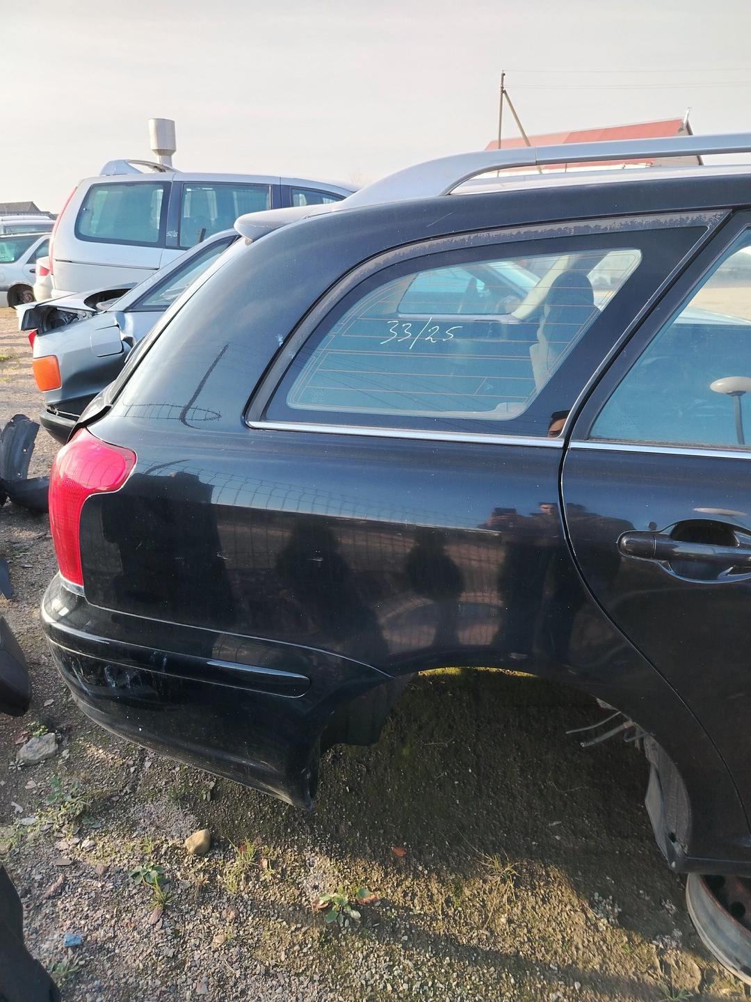 Крыло заднее правое BU533Y Toyota Avensis