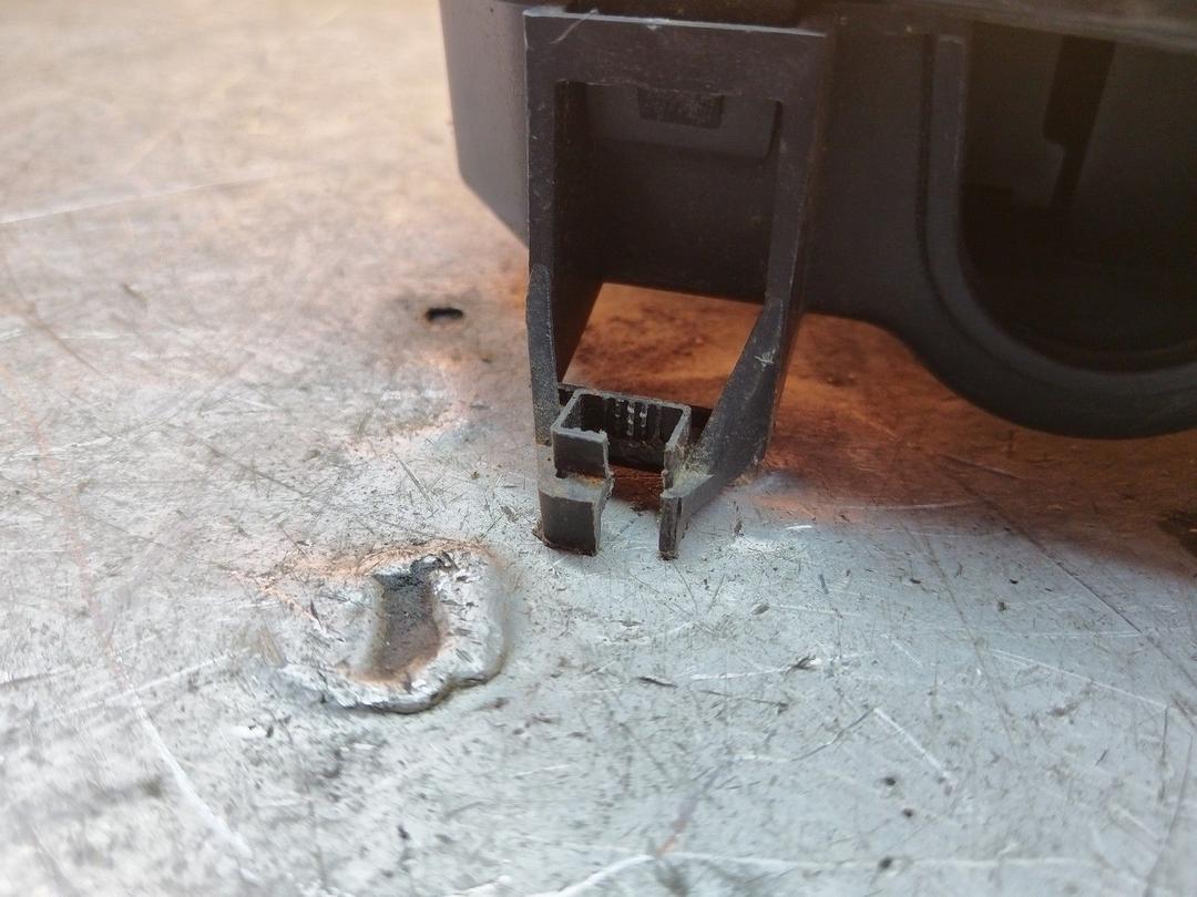 Короб предохранителей G4SUX1 Audi A4 - Фото 3