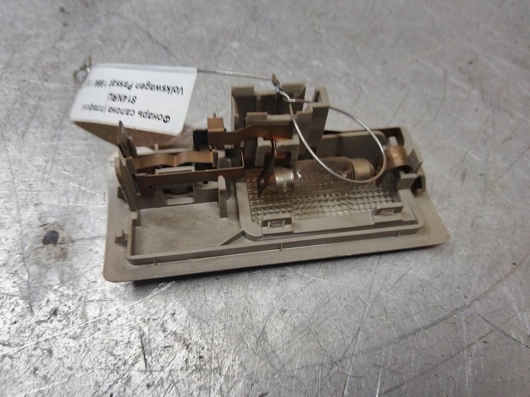 Фонарь салона (плафон) 814NRU Volkswagen Passat купить