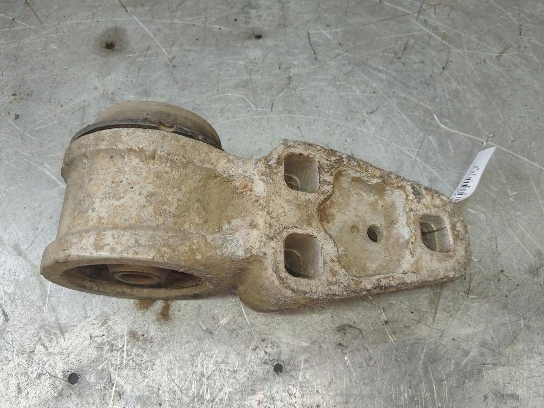 Кронштейн крепления балки подвески 3G8Z01 Volkswagen Passat купить