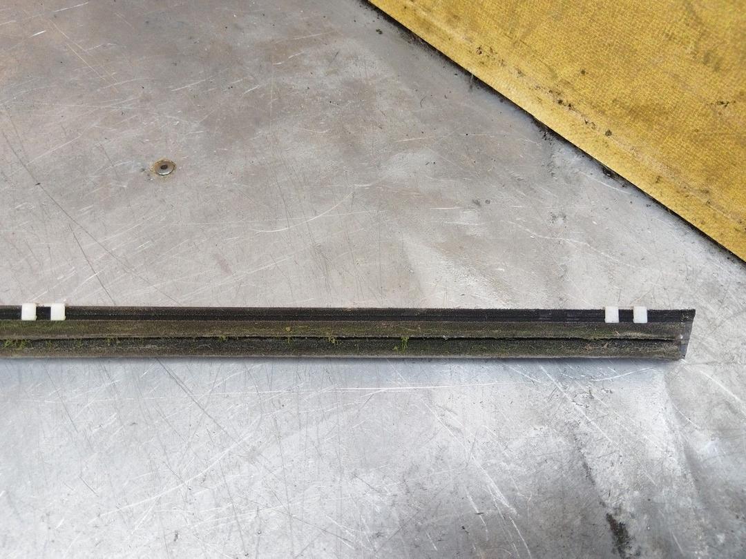 Молдинг стекла двери передней правой наружный 2K5V58 Nissan Almera купить