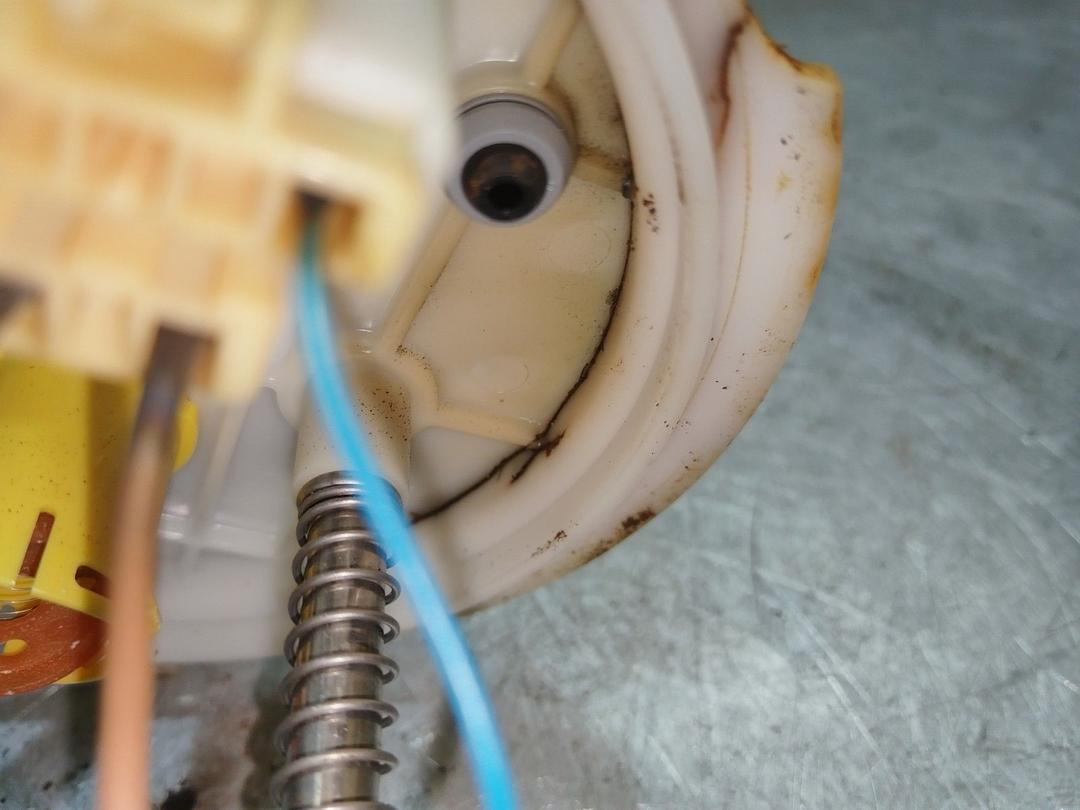 Колба в бак DN6I15 Kia Sorento купить с доставкой