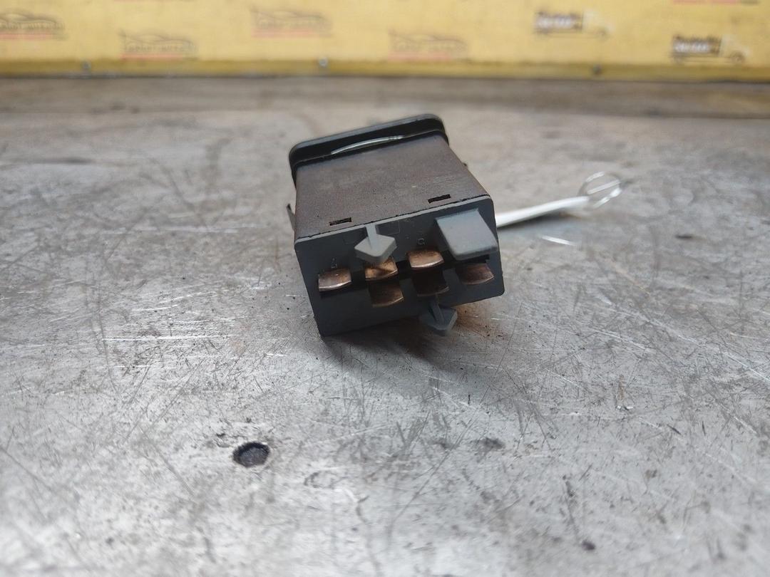 Кнопка аварийной сигнализации IN1J9D Volkswagen Golf купить