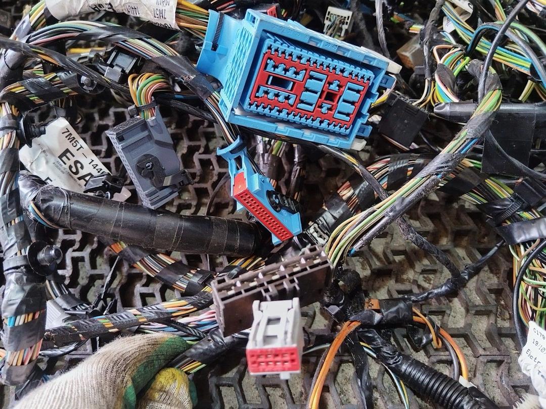 Проводка салона X8K98J Ford Focus - Фото 8