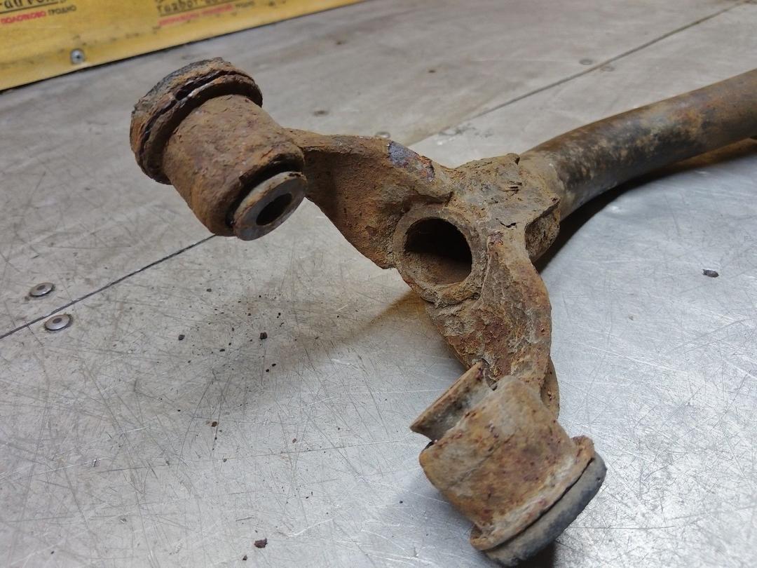 Рычаг задний левый M3DE7D Peugeot 406 undefined