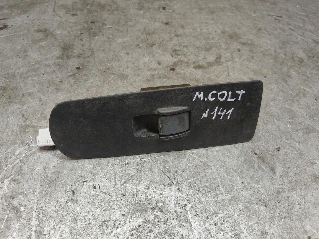 Кнопка стеклоподъемника переднего правого T1W4HX Mitsubishi Colt - Фото 1