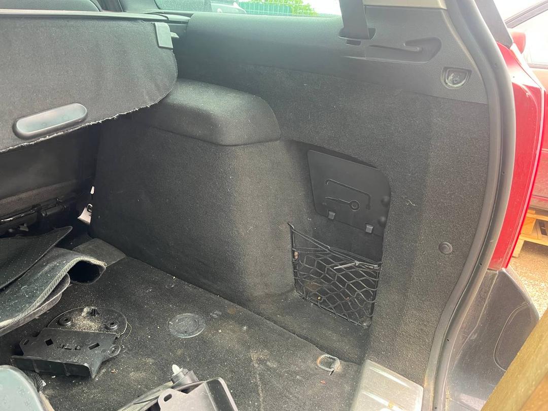Обшивка багажника 950D6L Peugeot 307 купить