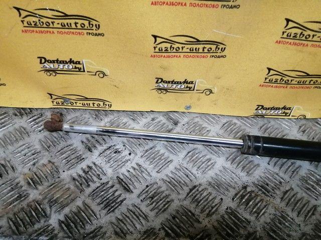 Амортизатор крышки багажника (3-5 двери) VSAF7W Kia Carnival - Фото 5