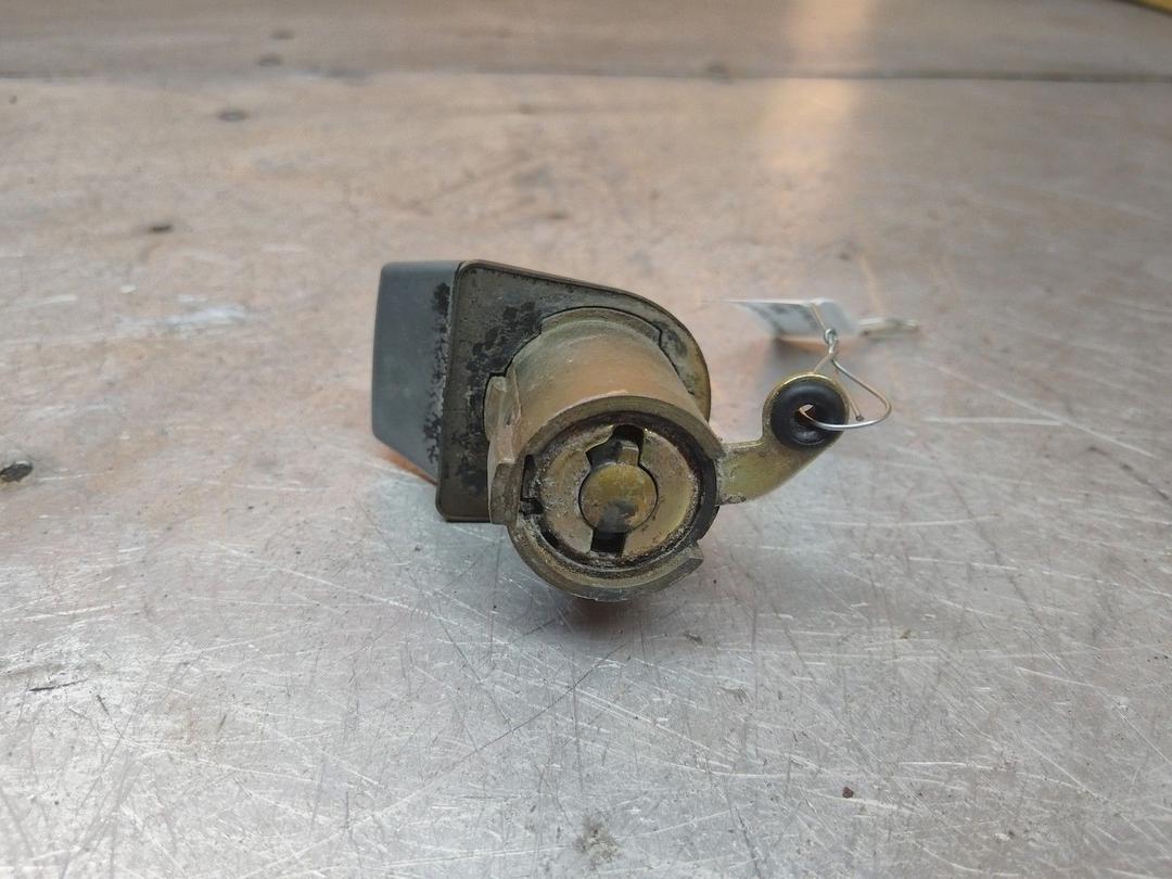 Кнопка открытия багажника 2N5P7J Ford Sierra купить