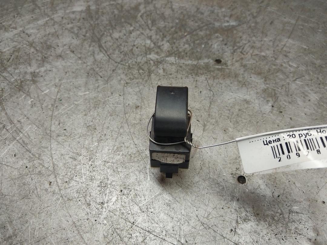 Кнопка стеклоподъемника переднего правого 1271EQ Toyota Avensis