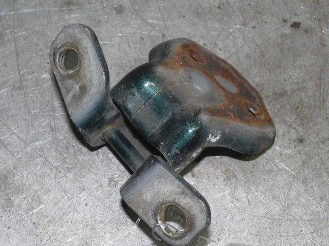 Петля двери передней левой 7EO4YQ Mazda 323F