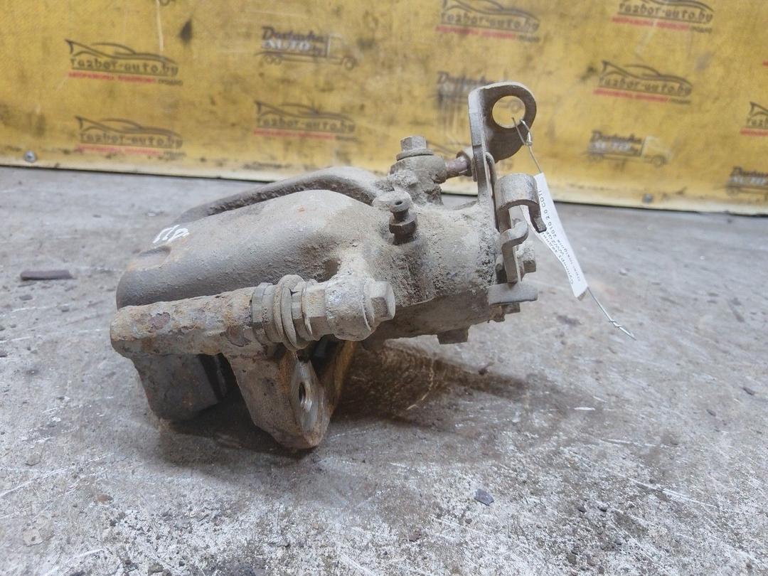 Петля двери передней левой F6K7W6 Audi A4 купить