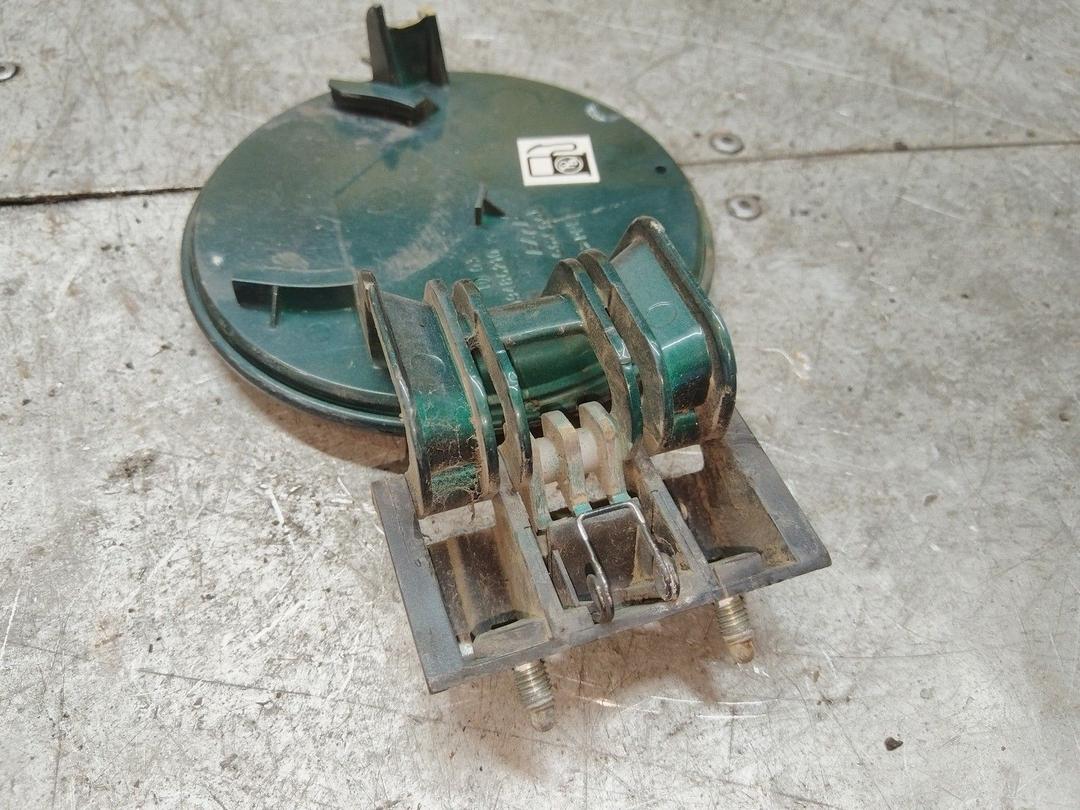 Лючок топливного бака 90MY20 Peugeot 306 купить в магазине запчастей бу