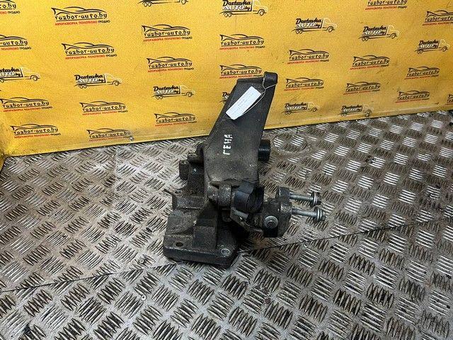 Кронштейн генератора E68QHB Renault Scenic