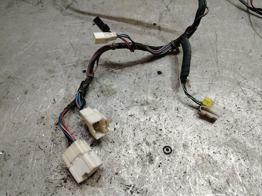 Проводка крышки багажника GA6B1J Nissan Primera - Фото 2