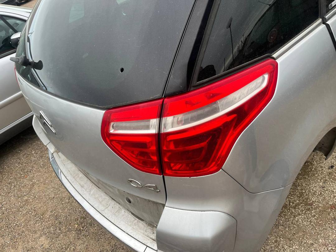 Фонарь задний правый 4HMK9Y Citroen C4 Picasso
