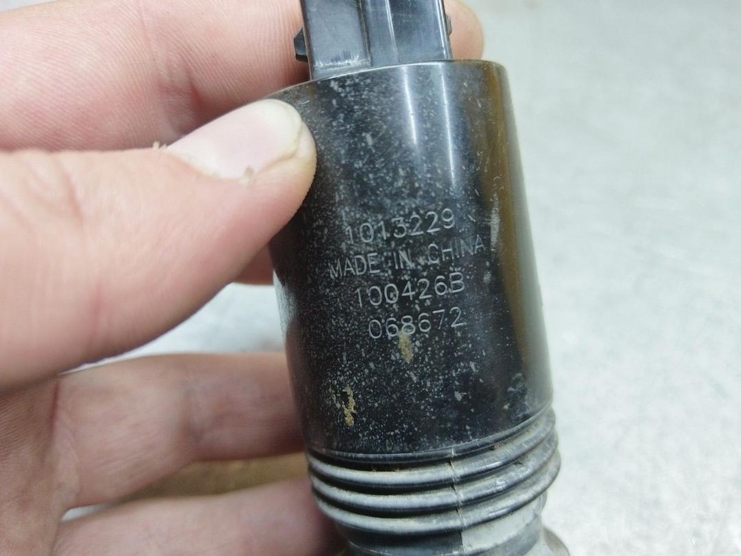 Насос (моторчик) омывателя фар G30II1 Volvo XC70 купить на авторазборке