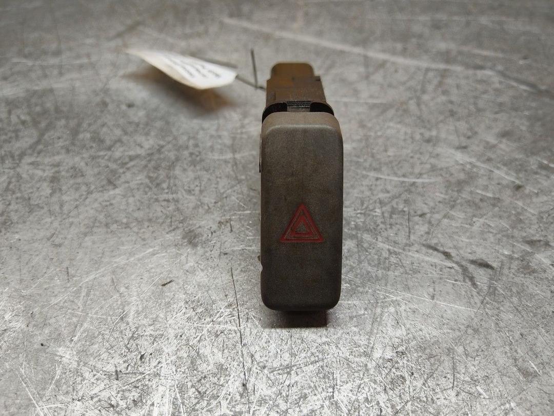 Кнопка аварийной сигнализации 5FOC4P Mazda Premacy купить