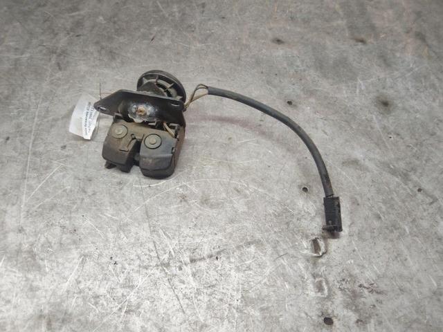 Замок багажника 47J385 Fiat Punto