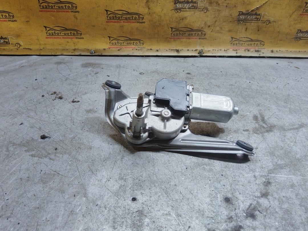 Моторчик заднего стеклоочистителя (дворника) QHQT70 Toyota Avensis купить