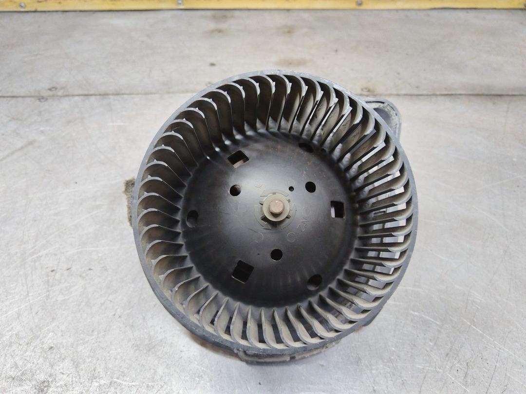 Моторчик печки D2OTHW Volkswagen Passat купить