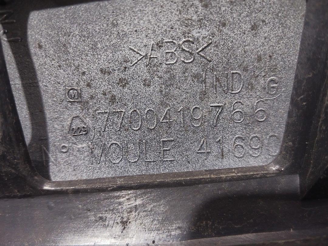 Решетка радиатора UEQ8KM Renault Laguna купить с доставкой