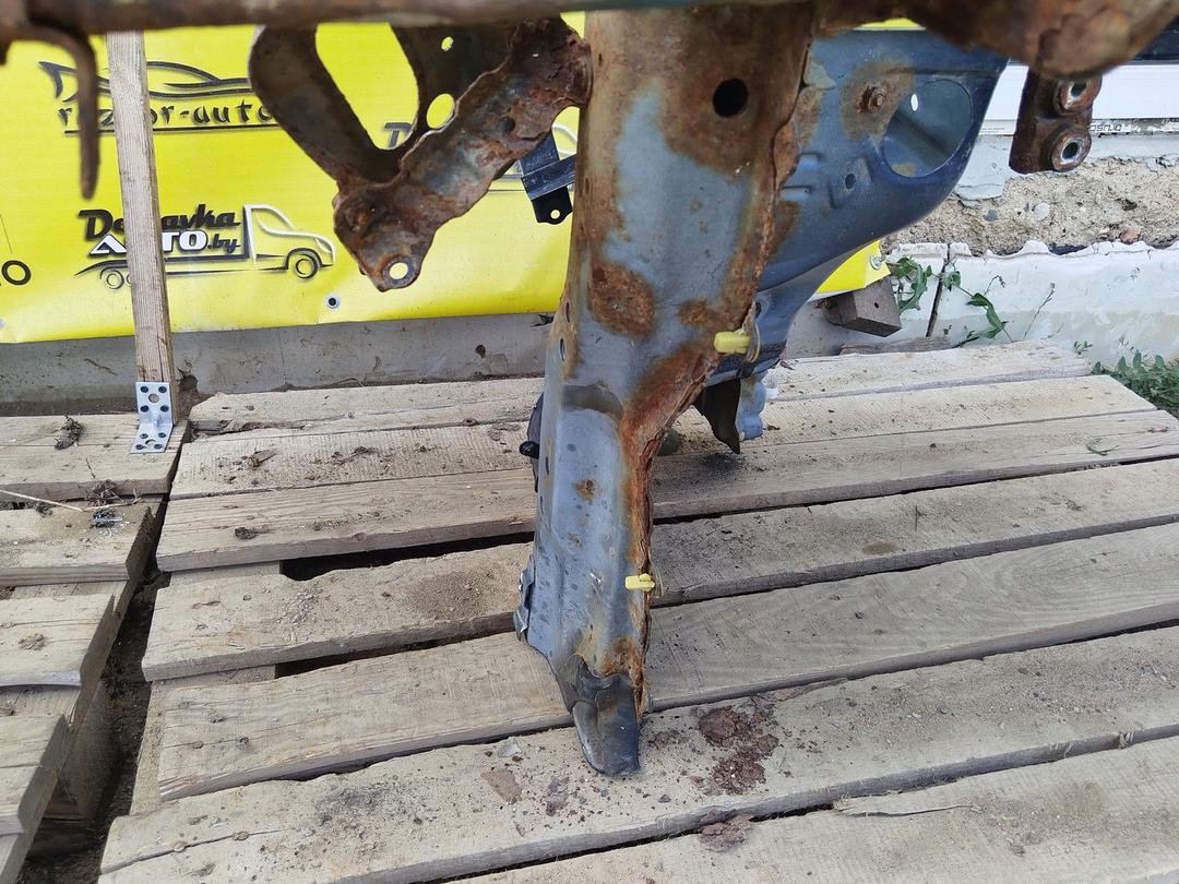 Передняя панель крепления облицовки (телевизор) 1XC8GC Toyota Avensis undefined