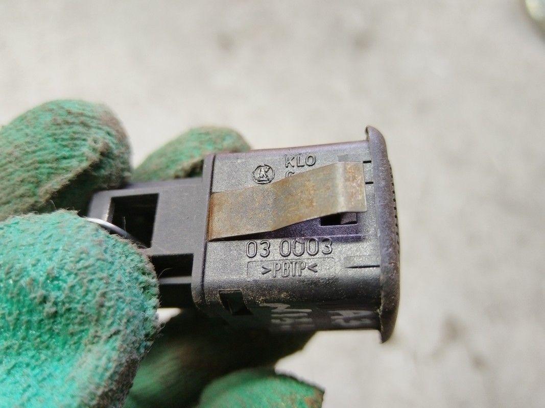 Кнопка (выключатель) CSBO80 Audi A3 купить на авторазборке