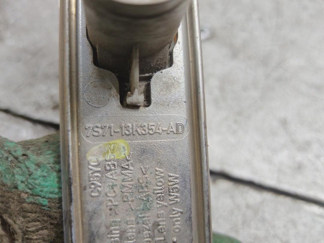 Повторитель передний правый M4H6HO Ford Mondeo купить в магазине запчастей бу