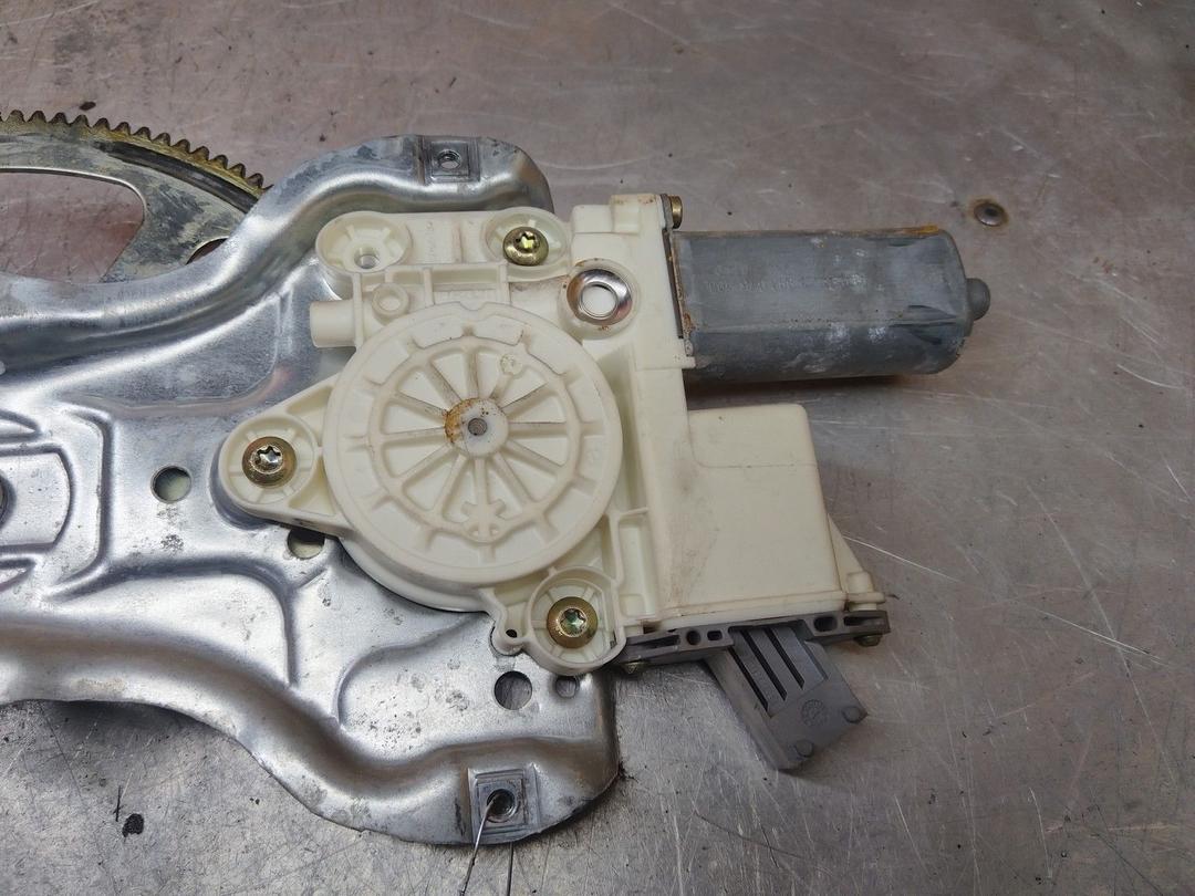 Стеклоподъемник электрический передний левый X7LK1G Toyota Avensis купить