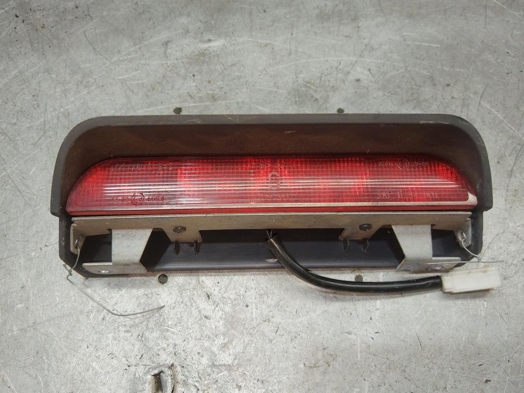 Стоп-сигнал 8SV504 Mitsubishi Colt