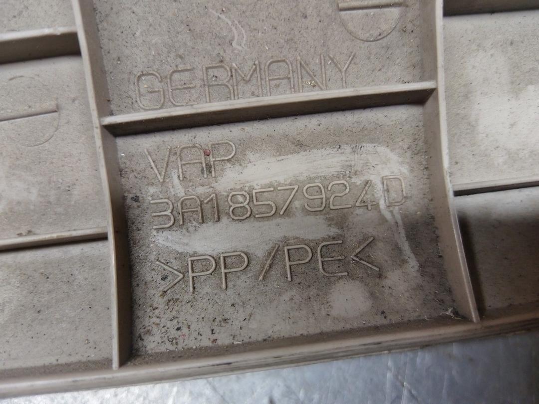 Накладка декоративная на торпедо B5WTX5 Volkswagen Passat купить в магазине запчастей бу