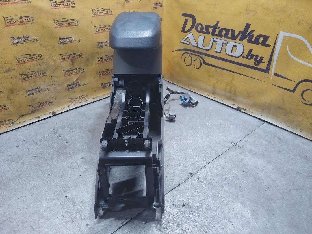 Подлокотник FYRLCV Ford C-Max купить с доставкой