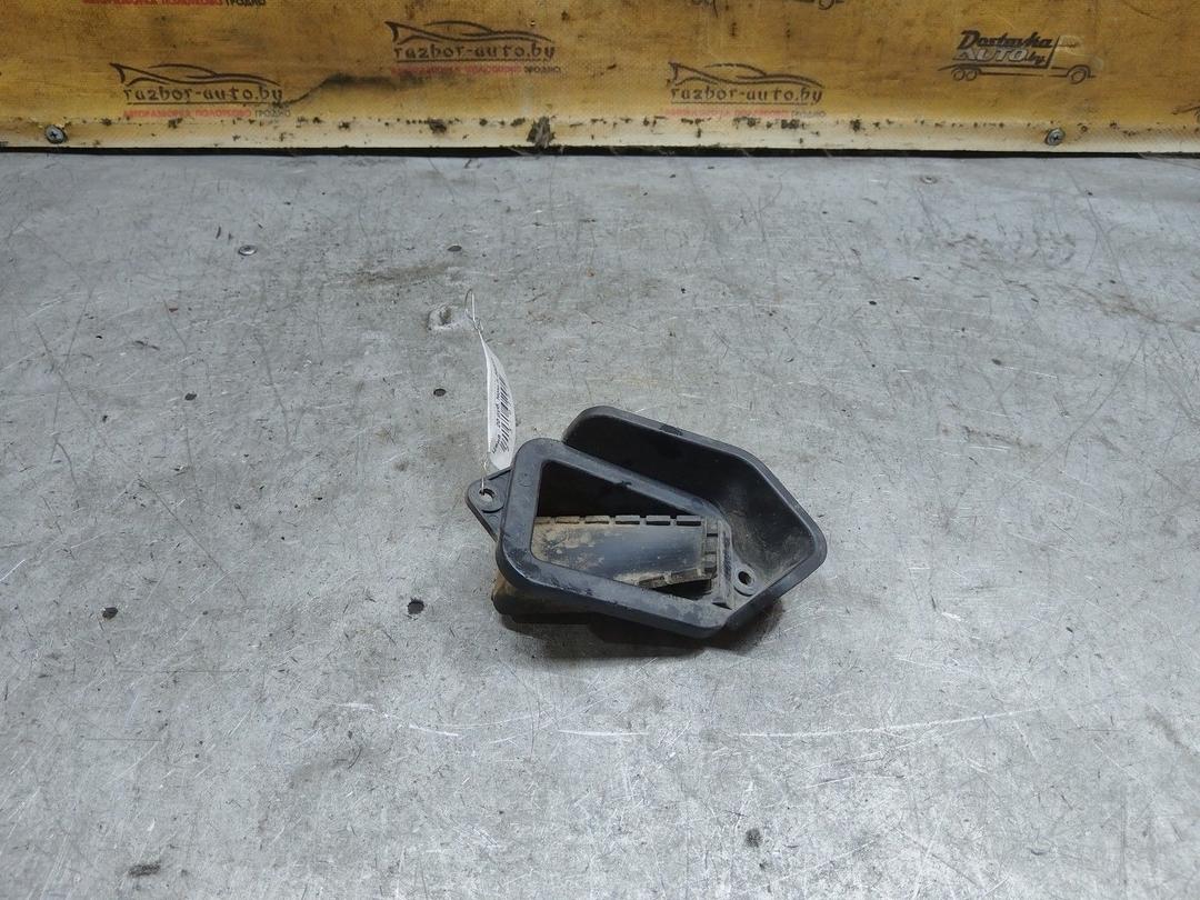 Решетка вентиляции кузова L5EZ8U Fiat Punto