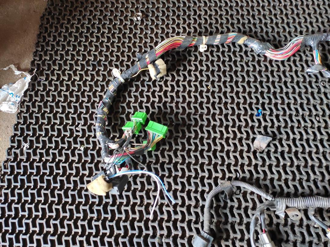 Проводка двигателя 9EAON5 Mitsubishi Carisma купить