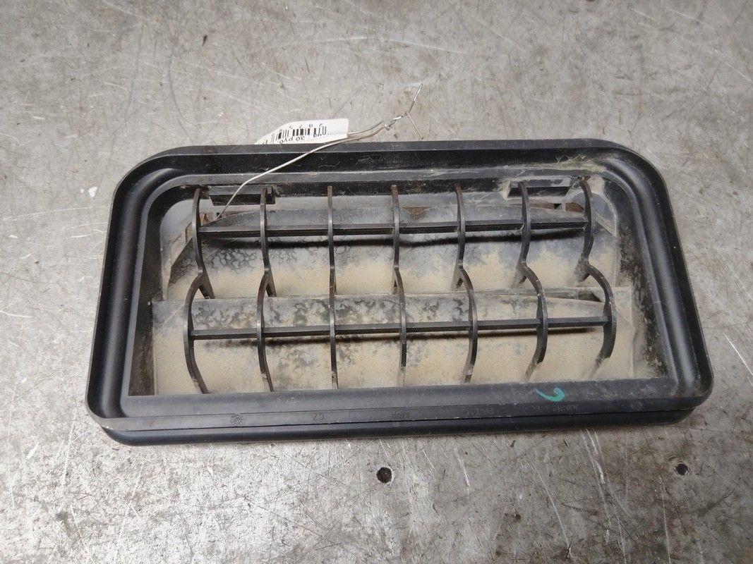 Решетка вентиляции кузова G2J8VH Volkswagen Passat купить