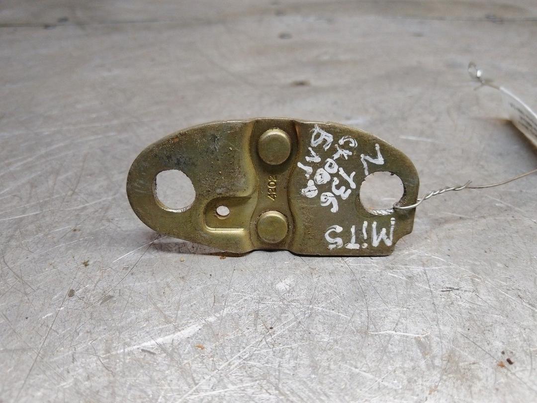 Ответная часть замка багажника 3BZUJE Mitsubishi Carisma - Фото 3