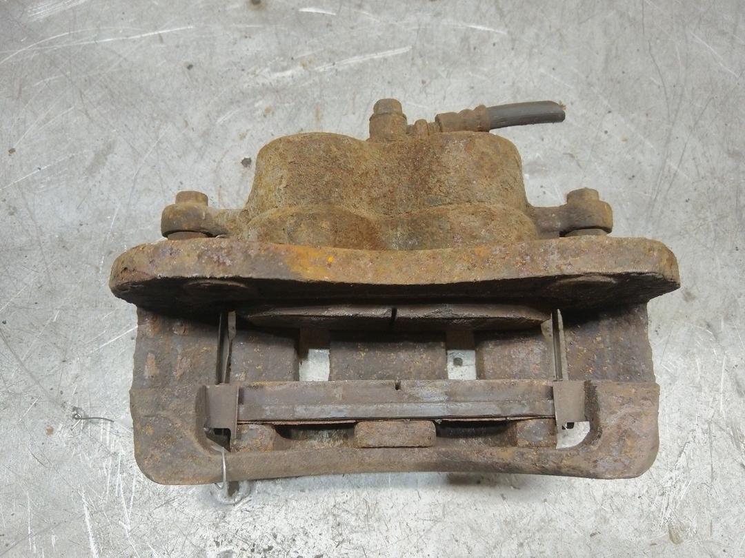 Суппорт передний правый 5P4E92 Hyundai Trajet - Фото 5