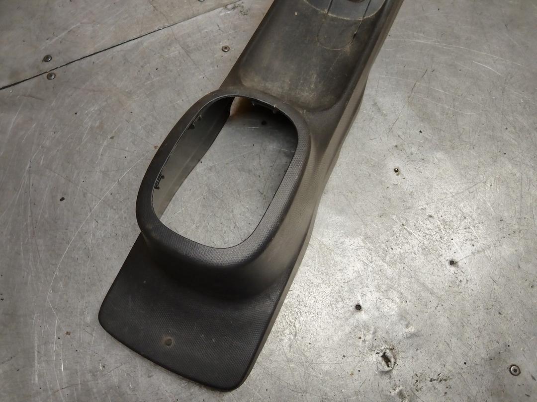 Консоль салона (кулисная часть) B1DTVW Mazda Premacy купить с доставкой