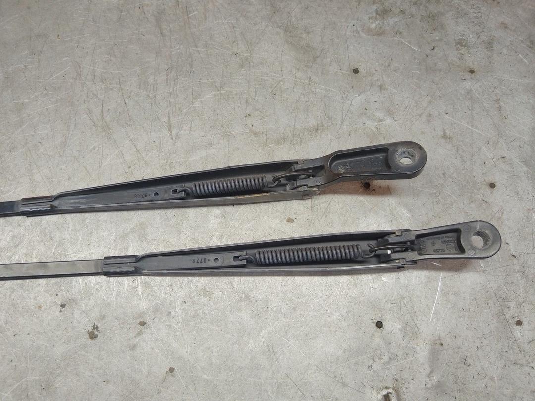 Щеткодержатель (поводок стеклоочистителя, дворник) Y2Y49K Citroen C5 купить