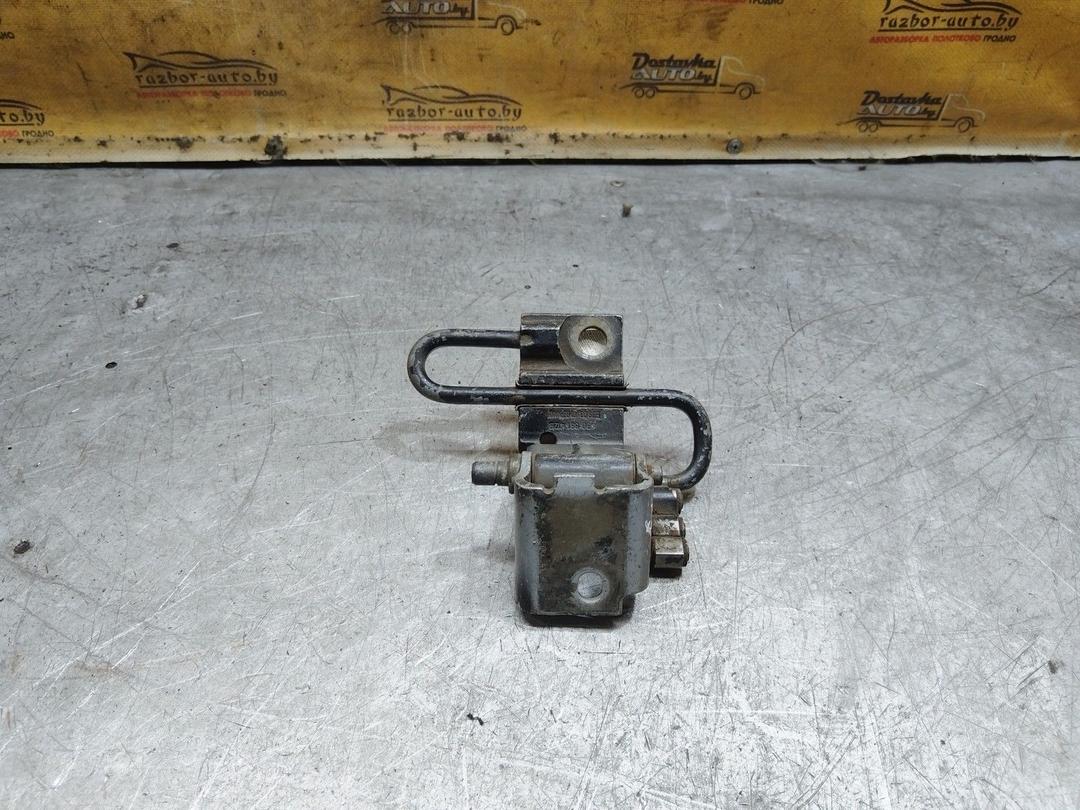 Петля двери передней правой R9063D Volkswagen Golf купить