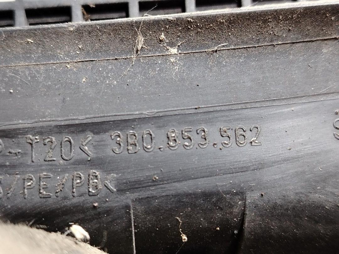 Решетка радиатора W5S4MO Volkswagen Passat - Фото 7