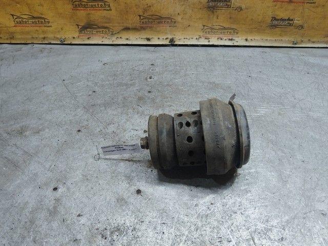 Подушка крепления двигателя P0D54N Volkswagen Golf
